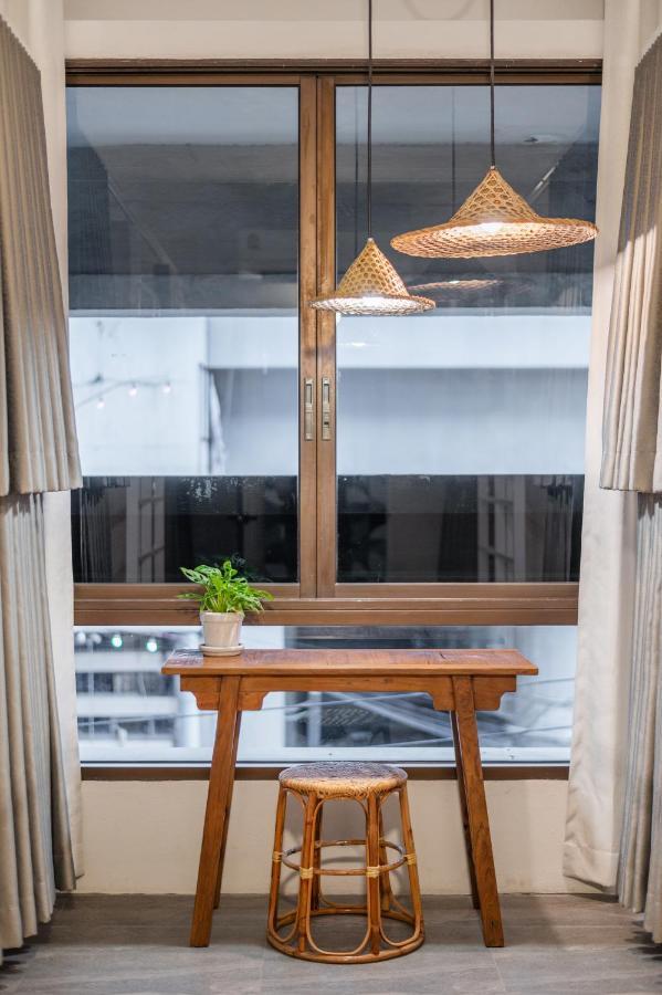 Unplugged @ Bangrak Hostel Bangkok Exterior photo